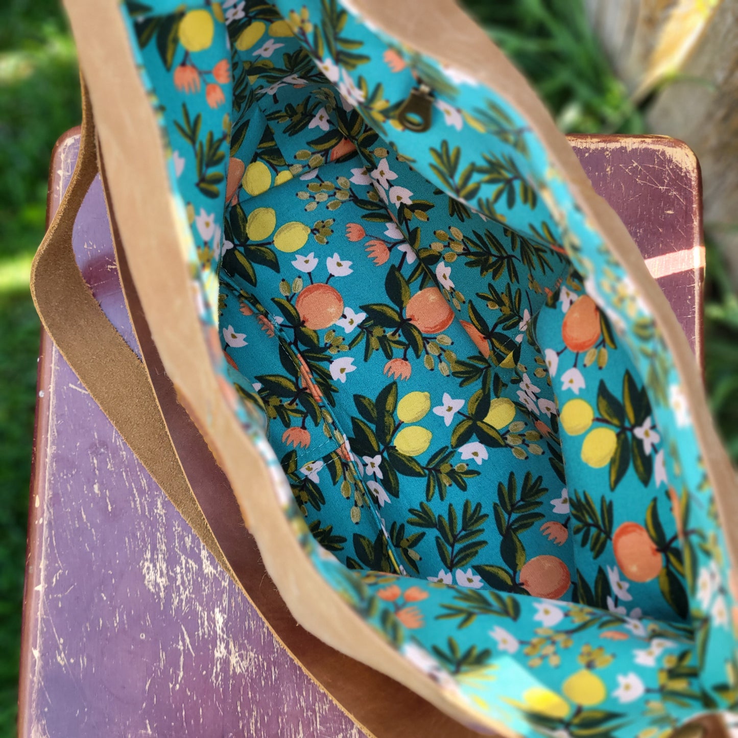 Primavera & Wax Canvas Mid-Size Compass Tote