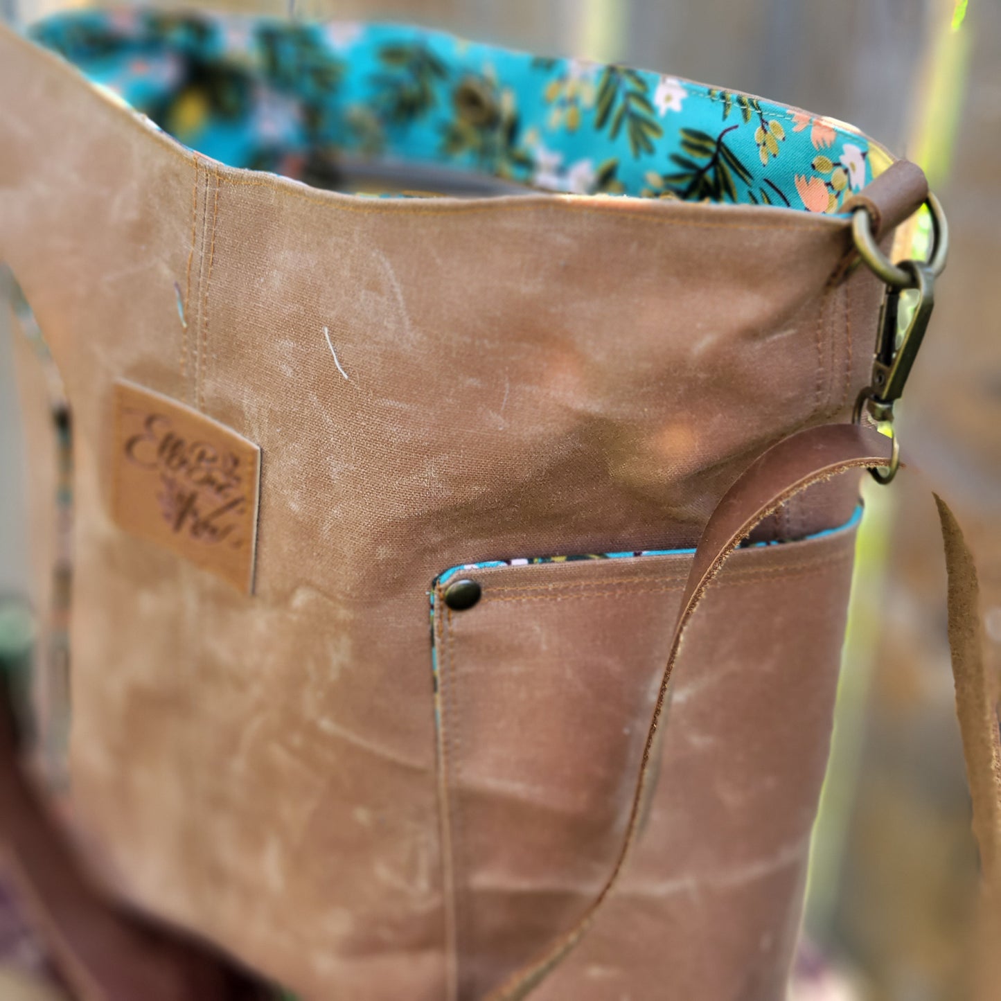 Primavera & Wax Canvas Mid-Size Compass Tote