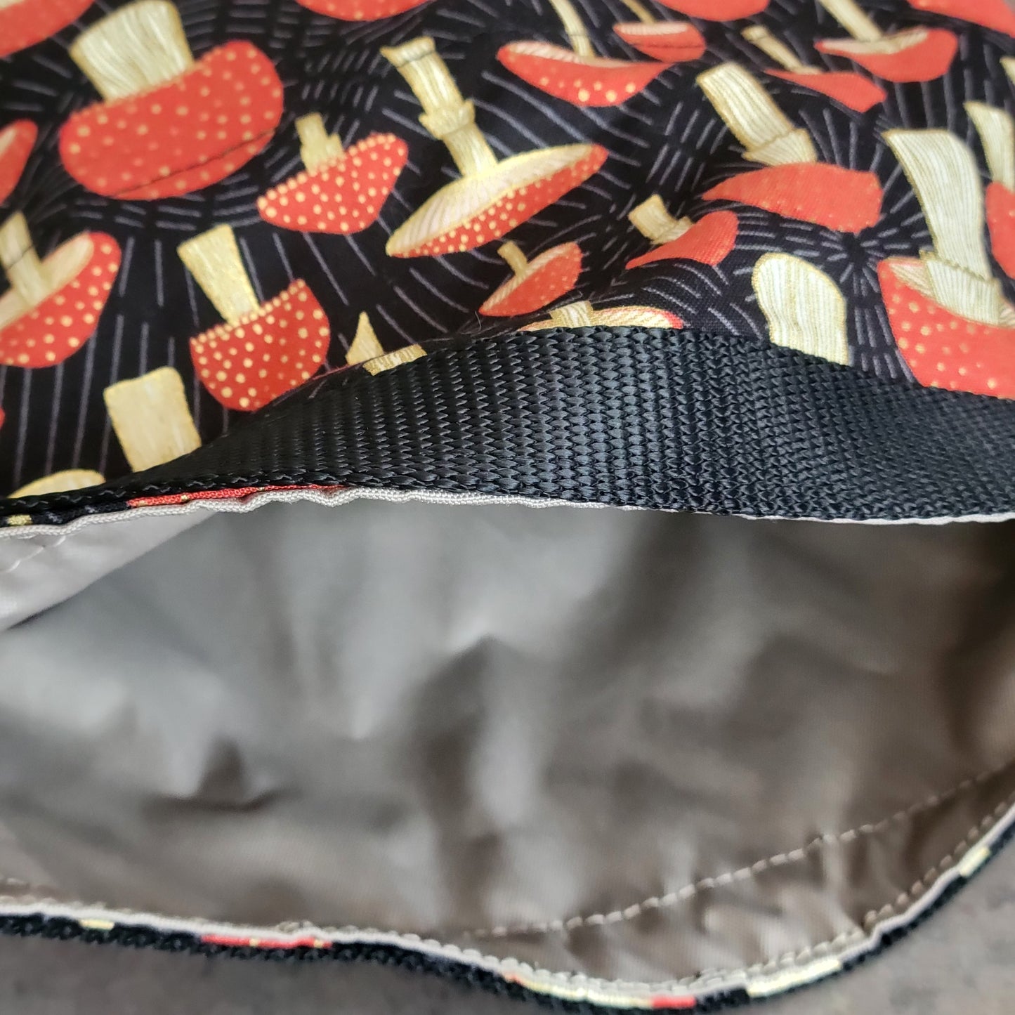 Nocturnal Mushrooms Insulated Snacky Sac Lunch Kit